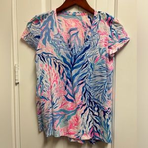 Lilly Pulitzer v neck t shirt